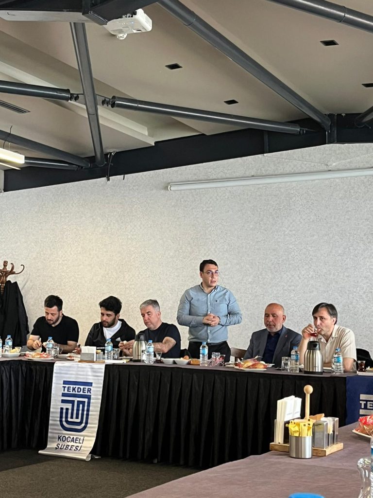TEKDER Kocaeli Şubesi toplantısından bir fotoğraf